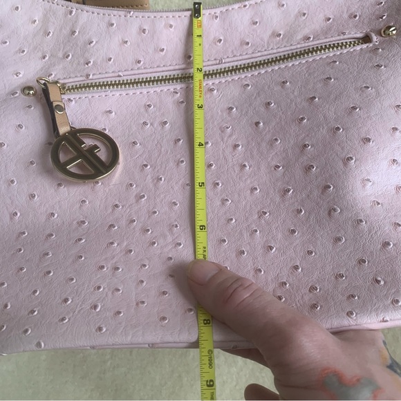 Giani Bernini vegan Ostrich shoulder bag. - Picture 9 of 9